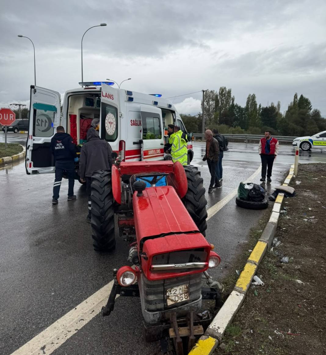 Konya'da traktör ve otomobil kavşakta çarpıştı: Yaralılar var 1